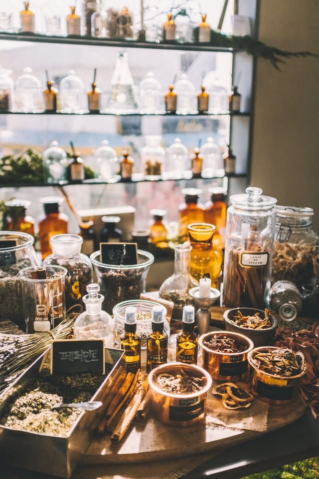 Haus-Apotheke_bundo-kim-ur2zmbseUIA-unsplash